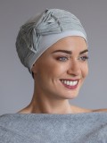 Turban Opéra NJ Création : turban léger avec grand nœud modulable pour un volume élégant, à porter sur le côté ou sur le dessus.
