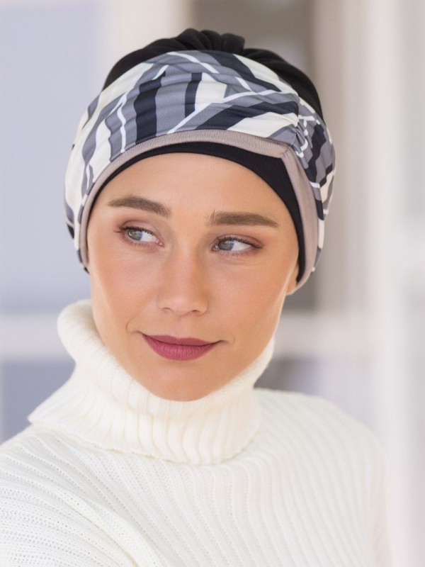 Turban chimio Madeleine NJ Création avec bandeau amovible, confortable, rendu naturel et discret, disponible en plusieurs colori