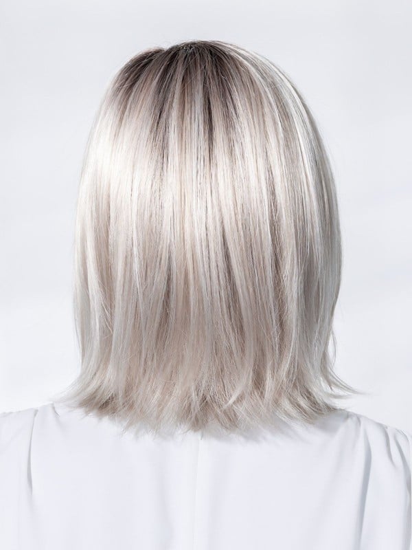Perruque Icône Deluxe Ellen Wille : carré mi-long soyeux, tulle frontal extra-long, confort médical, rendu naturel et discret.