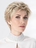 Perruque Posh Deluxe Ellen Wille : coupe courte nuque longue, tulle frontal extra-long, fibres synthétiques haut de gamme, effet