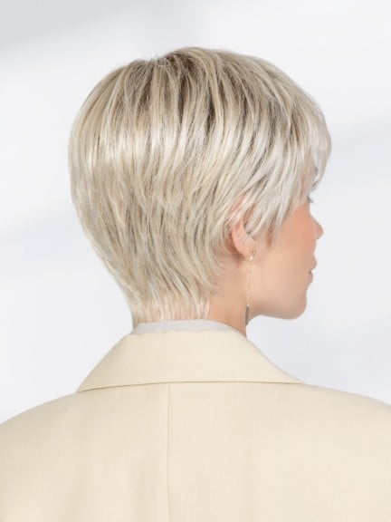 Perruque Select Soft - coupe courte naturelle, tulle frontal extra-long, confort médical.