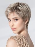 Perruque Spa Soft Ellen Wille : coupe courte féminine, bordure invisible extra-longue, confort médical et rendu naturel