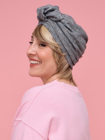 Adoptez le bonnet Baby Doll en coton doublé thermorégulant SPF 40 pour un confort et style naturel