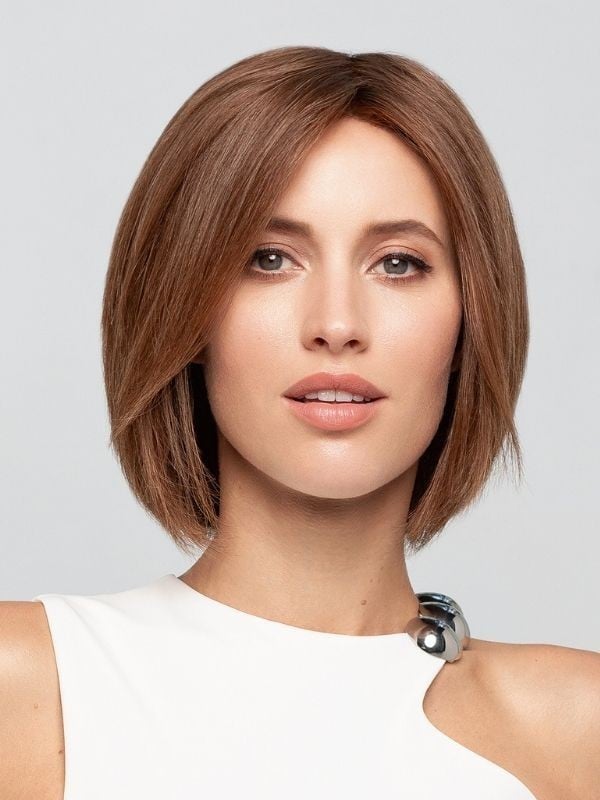 Perruque Euro Silver Gisela Mayer : carré mi-long lisse en 100% Euro Human Hair, bordure frontale invisible, look naturel