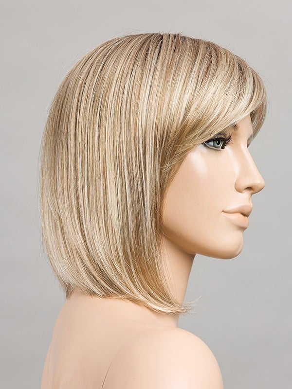 Perruque Change : carré mi-long effilé avec frange droite, fibre synthétique, look catwalk naturel et facile à coiffer.