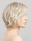 Perruque Cookie Mono Part Ellen Wille : mi-long wavy asymétrique, bordure frontale invisible et Cool Pads respirants