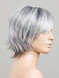 Perruque Easy Mono Part Ellen Wille Perucci, coupe courte effilée avec bordure frontale invisible, effet naturel et discret.