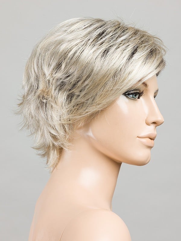 Perruque Open Perucci : coupe courte effilée, volume coiffé-décoiffé, nuque allongée pour un style rock et féminin