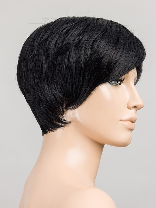 Perruque Point : coupe courte asymétrique avec longue frange, rendu naturel, plusieurs coloris disponibles (rooted/mix).