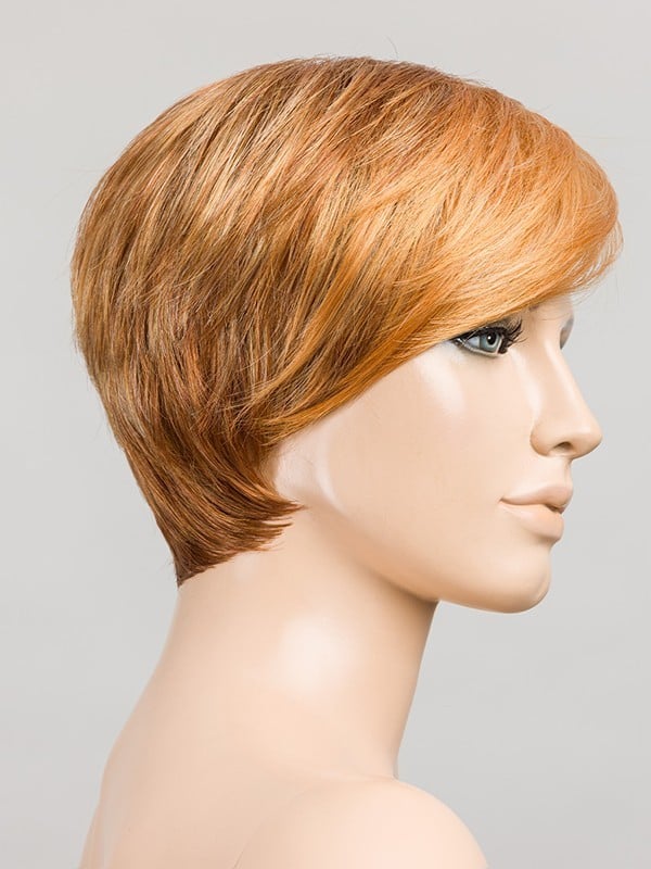 Perruque Point : coupe courte asymétrique avec longue frange, rendu naturel, plusieurs coloris disponibles (rooted/mix).