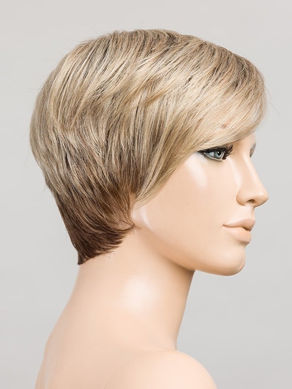 Perruque Point : coupe courte asymétrique avec longue frange, rendu naturel, plusieurs coloris disponibles (rooted/mix).