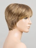 Perruque Tool coupe courte : frange droite, mèches effilées sur les côtés, effet méché pour un look moderne et naturel