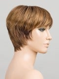 Perruque Tool coupe courte : frange droite, mèches effilées sur les côtés, effet méché pour un look moderne et naturel