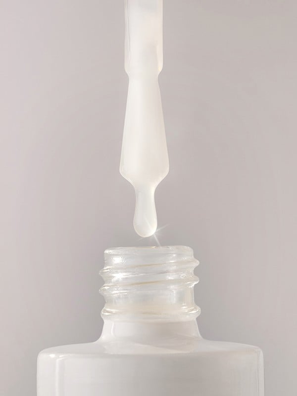 Solution Fortifiante MÊME 10 ml : soin ongles striés, mous et cassants, 72% d’ingrédients d’origine naturelle, pinceau applicate