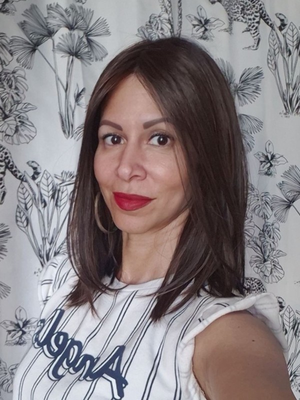 Perruque Magic Rave Gisela Mayer : cheveux longs lisses, fibre synthétique thermo 160°C, rendu naturel et discret