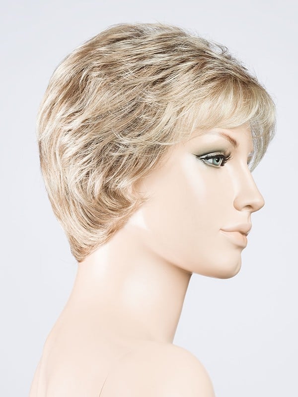 Perruque Alba Comfort courte dégradée avec effet rooted (racines foncées), look moderne et naturel, idéale au quotidien.