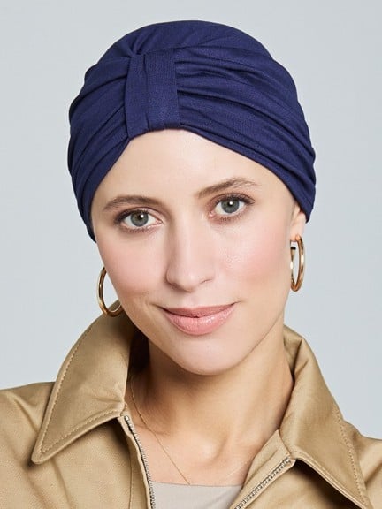 Adoptez le turban plissé Aktion, élégant et confortable