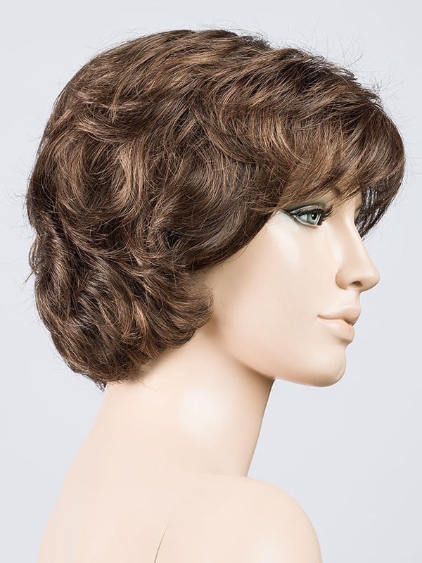 Perruque Alexis Ellen Wille : coupe ondulée chic, volume naturel, effet rooted (racines foncées) et mix (balayage)