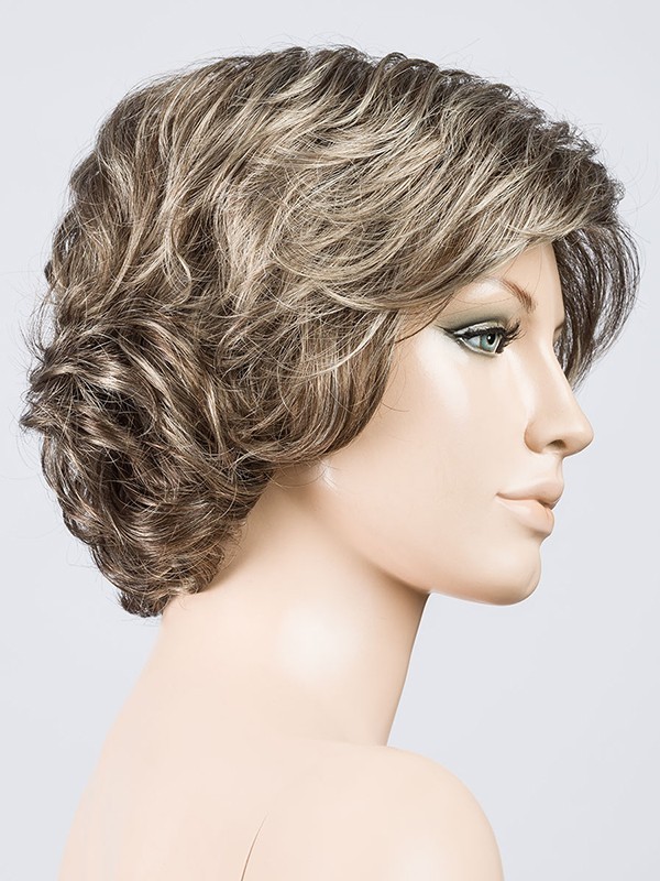 Perruque Alexis Ellen Wille : coupe ondulée chic, volume naturel, effet rooted (racines foncées) et mix (balayage)
