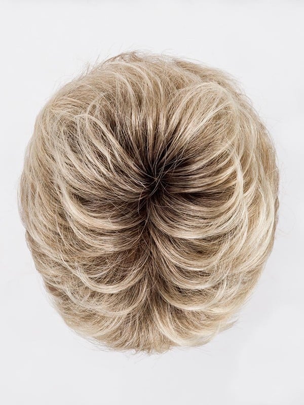 Perruque Alexis Deluxe Ellen Wille : ondulations volumineuses, effet racines foncées, look urbain glamour et confortable.