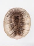 Perruque Amy Small Deluxe petite taille : carré menton, frange côté, effet naturel rooted/mix, confort premium (48–54 cm).