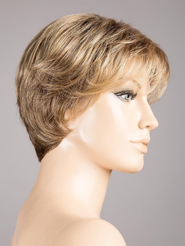 Perruque Cara 100 Deluxe : coupe courte sportive, effet rooted (racines foncées) et mix (balayage de mèches), confortable et fém