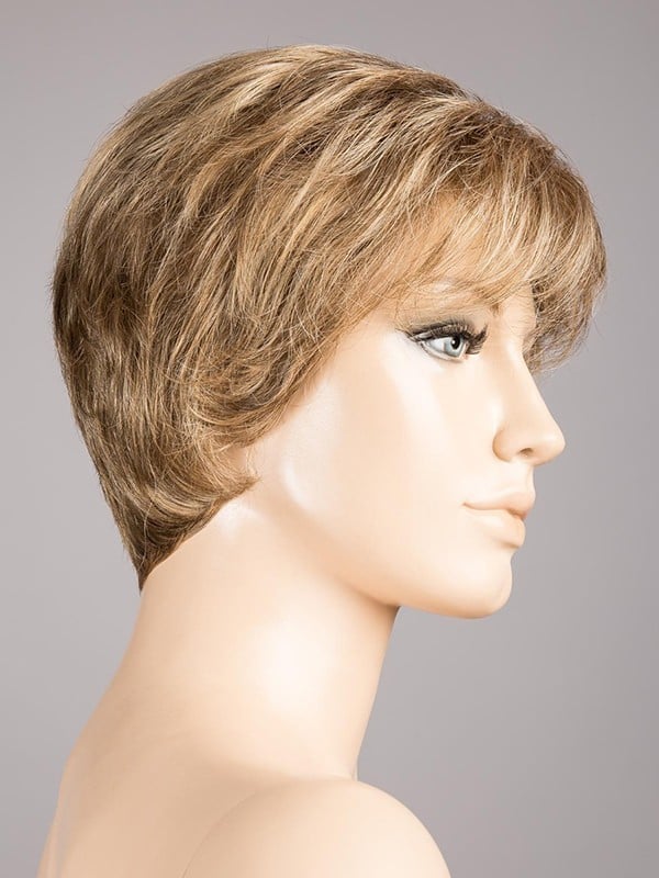 Perruque Cara 100 Deluxe : coupe courte sportive, effet rooted (racines foncées) et mix (balayage de mèches), confortable et fém