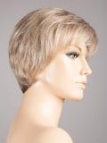 Perruque Cara 100 Deluxe : coupe courte sportive, effet rooted (racines foncées) et mix (balayage de mèches), confortable et fém
