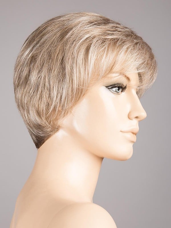 Perruque Cara 100 Deluxe : coupe courte sportive, effet rooted (racines foncées) et mix (balayage de mèches), confortable et fém