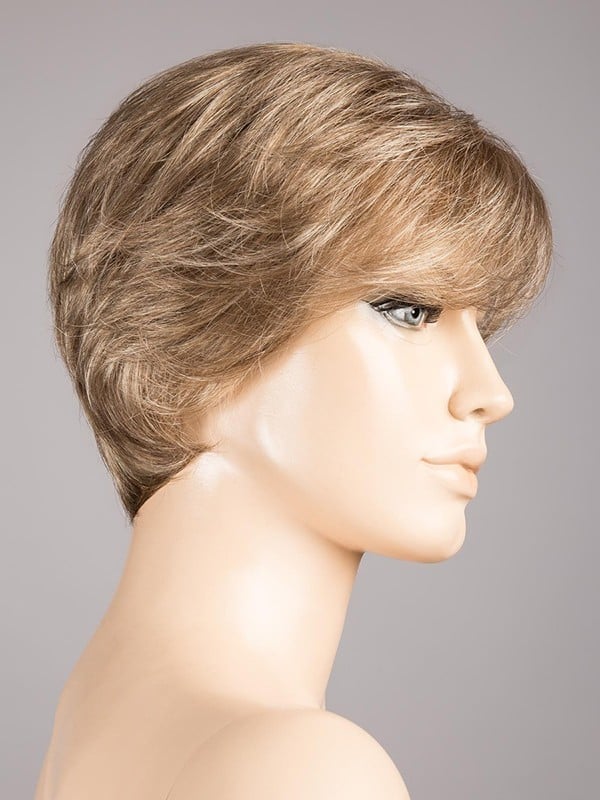 Perruque Cara 100 Deluxe : coupe courte sportive, effet rooted (racines foncées) et mix (balayage de mèches), confortable et fém