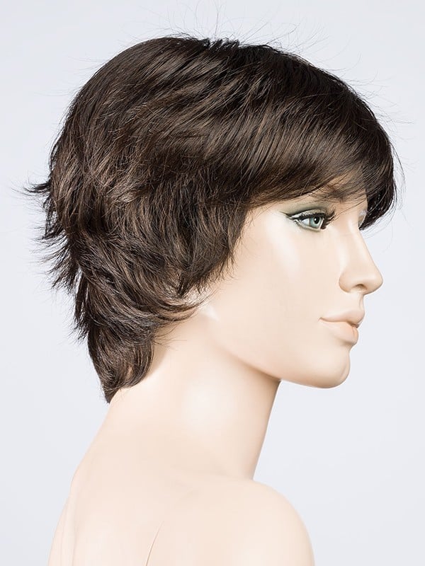 Perruque Club 10 rooted mix : volume à l’arrière, effet racines foncées et balayage de mèches, style coiffé-décoiffé