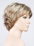 Perruque Club 10 rooted mix : volume à l’arrière, effet racines foncées et balayage de mèches, style coiffé-décoiffé