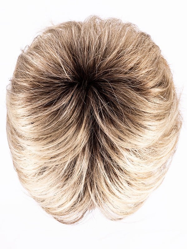 Perruque Club 10 rooted mix : volume à l’arrière, effet racines foncées et balayage de mèches, style coiffé-décoiffé