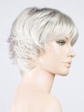 Perruque Club 10 rooted mix : volume à l’arrière, effet racines foncées et balayage de mèches, style coiffé-décoiffé