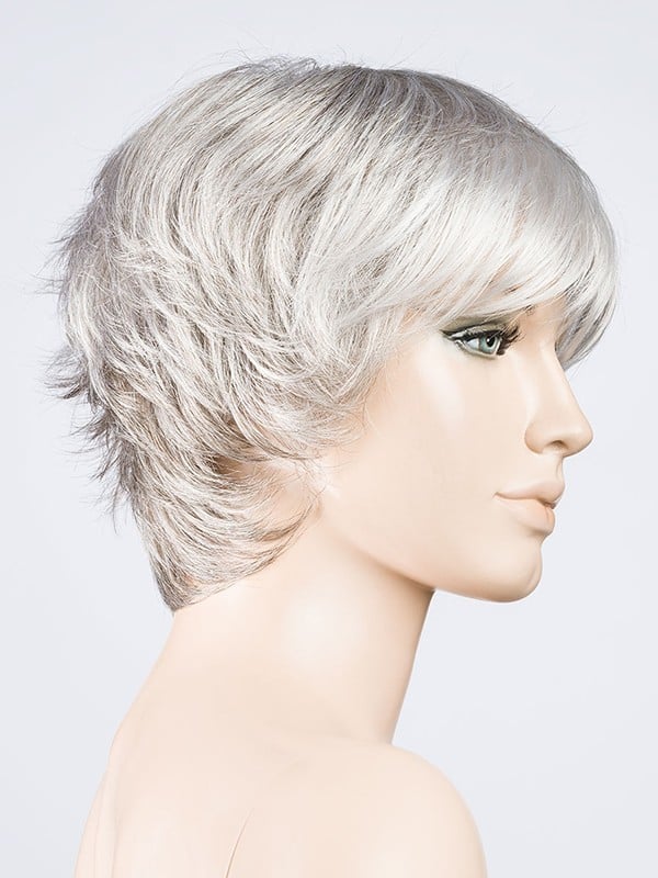 Perruque Club 10 rooted mix : volume à l’arrière, effet racines foncées et balayage de mèches, style coiffé-décoiffé