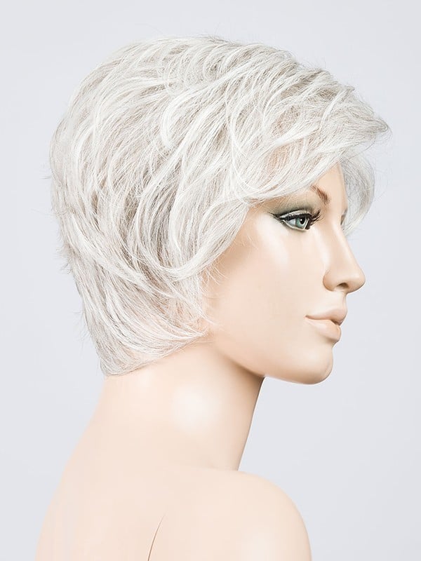 Perruque Ellen Wille Cover Mono Part : coupe courte asymétrique, fibre thermo 130°C, bordure frontale invisible extra-longue.