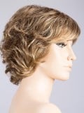 Perruque Daily ondulée : volume léger, effet rooted (racines foncées) ou mix (balayage), confort naturel pour tous les jours