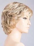 Perruque Daily ondulée : volume léger, effet rooted (racines foncées) ou mix (balayage), confort naturel pour tous les jours
