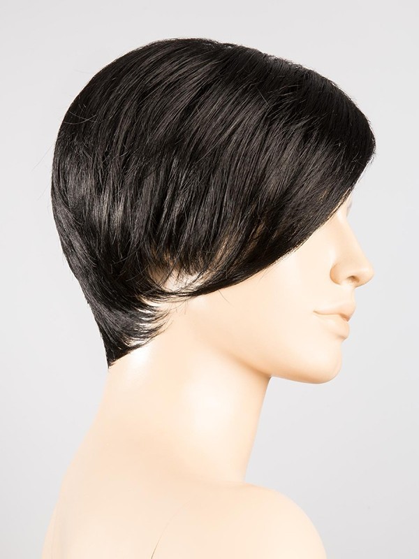Perruque Disc Mono Part Ellen Wille : coupe courte dégradée, frange asymétrique, effet rooted (racines foncées) et mèches mix.
