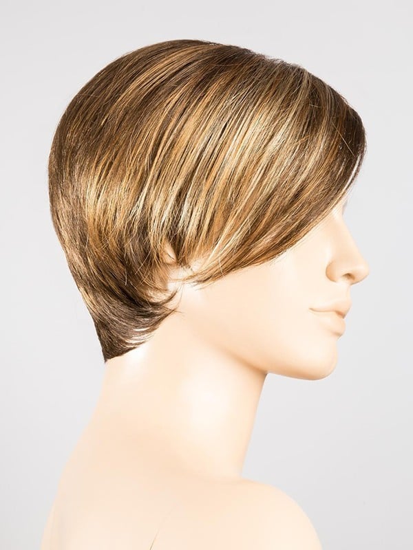 Perruque Disc Mono Part Ellen Wille : coupe courte dégradée, frange asymétrique, effet rooted (racines foncées) et mèches mix.