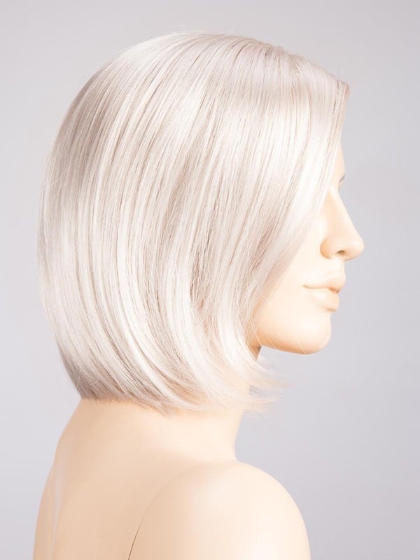 Perruque Elite Mono Part : carré lisse mi-long, frange modulable grâce au tulle cinéma, effet naturel, couleurs rooted/mix
