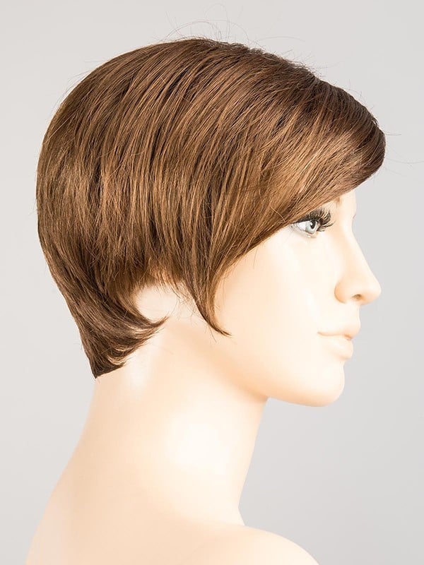 Perruque Fenja Mono Part Ellen Wille : coupe courte moderne, frange asymétrique, effet rooted/mix pour un rendu naturel