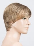 Perruque Ellen Wille Fenja Small Mono Part : coupe courte, frange asymétrique, raie naturelle, petite taille 53–54 cm
