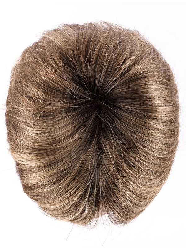 Perruque Flair Mono : carré ondulé féminin avec tulle cinéma, effet racines foncées et balayage naturel.
