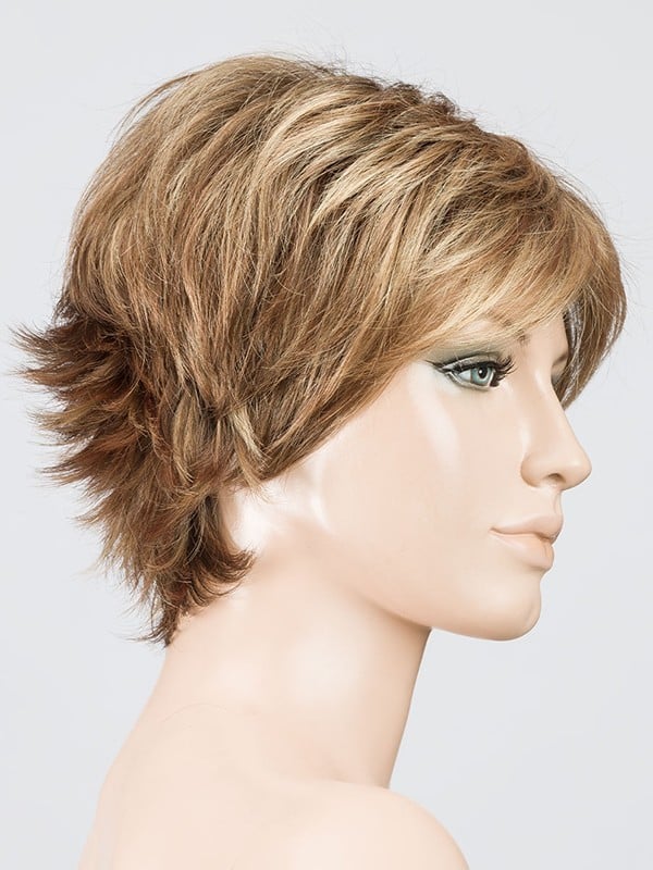 Perruque Flip Mono courte, nuque dégagée, pointes effilées arrière pour un volume naturel chic et sportif