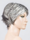 Perruque Flip Mono courte, nuque dégagée, pointes effilées arrière pour un volume naturel chic et sportif