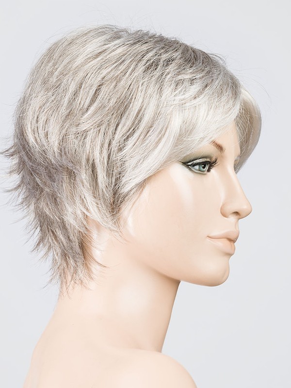 Perruque Flip Mono courte, nuque dégagée, pointes effilées arrière pour un volume naturel chic et sportif