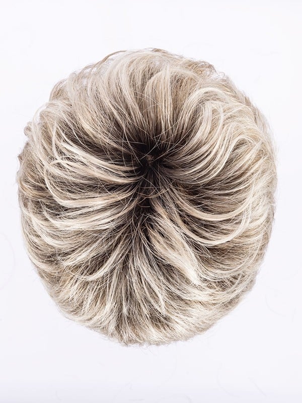 Perruque Ellen Wille Foxy Mono : coupe courte classique, tulle frontal invisible extra-long pour un effet naturel et discret.