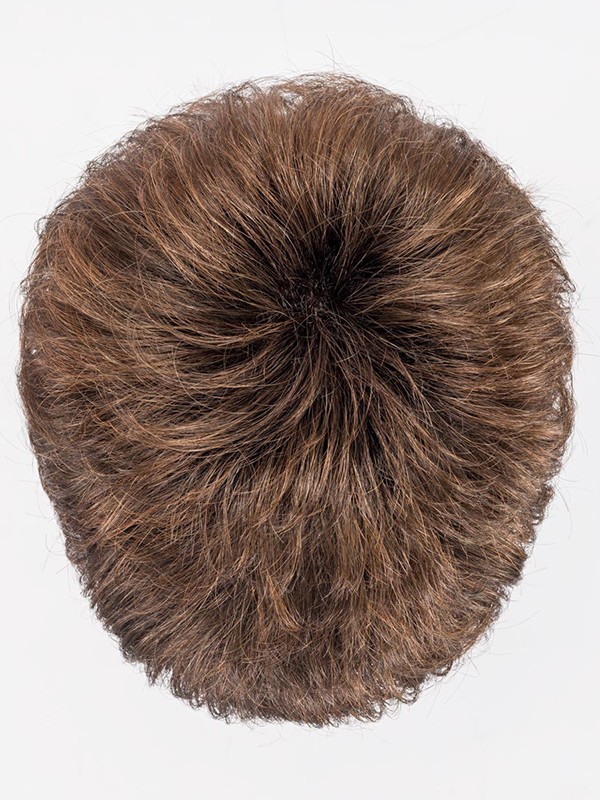 Perruque Foxy coupe courte dégradée effilée, effet racines foncées rooted et balayage mix, pour un look naturel et dynamique.