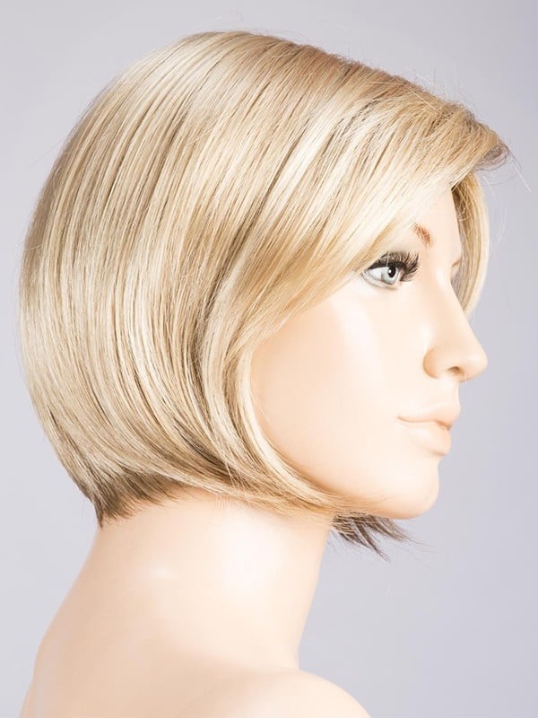 Perruque Fresh Mono Part : carré lisse dégradé avec volume naturel, frange sur le côté, rendu discret et féminin